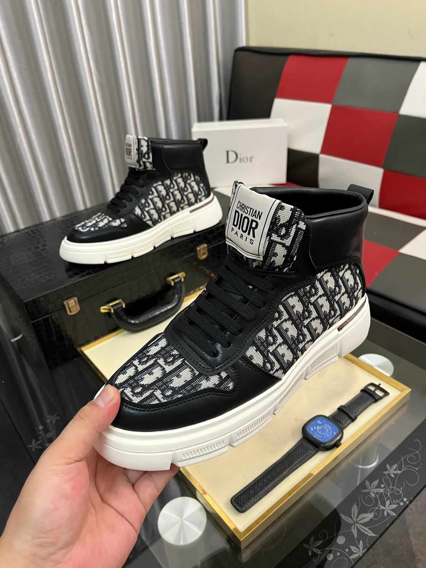 Men's shoes💰420⌚️⌚️[Dior] Dior's new men's genuine leather casual shoes, the highest version on the market, any comparison is welcome🆚! The original leather has excellent texture and is super high-end! Fetal sheep net lining imported from Italy, removable pad! Luxurious materials and fine workmanship, highly recommended! Code number: 38-442️⃣Colors available
